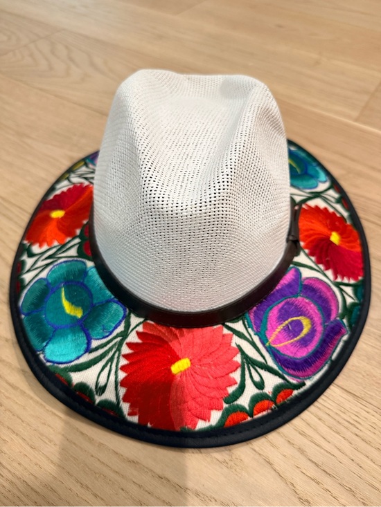 Accessories - Embroidered Floral Brim Straw Fedora - White